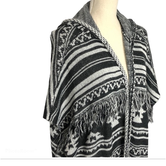 Aerie Fringe Aztec Print Boho Open Front Sweater size Medium - Picture 7 of 12